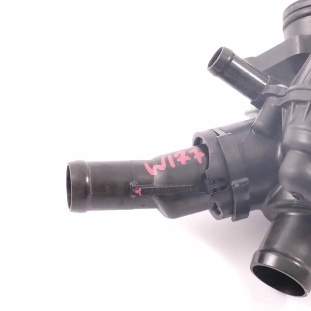M260 Termostato Alloggiamento Liquido per Mercedes W177 W247 con numero di parte A2602002600 Mercedes W177 W247 M260 Termostato Alloggiamento Liquido - SKU A2602002600 - Numero di parte A2602002600