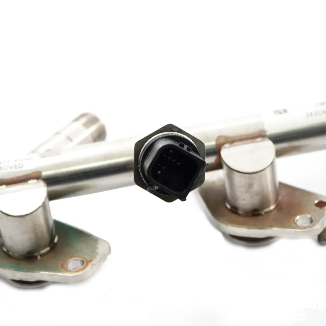 M264 Petrol Fuel Injector Injection Rail Line A2640701000 to Mercedes W205 with Part number A2640701900 Mercedes W205 M264 Petrol Fuel Injector Injection Rail Line A2640701000 - SKU A2640701900 - Part number A2640701900
