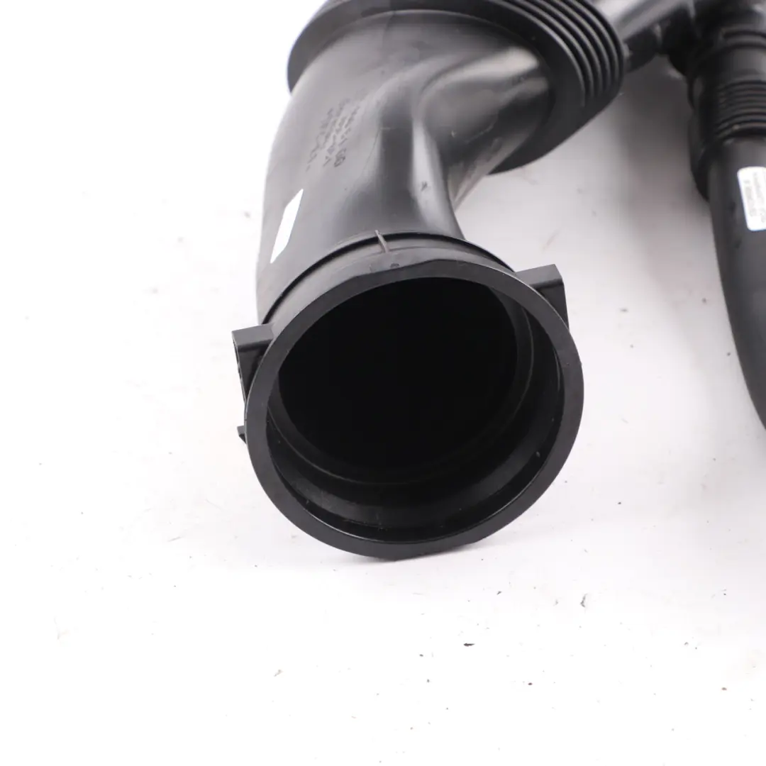 M264 Air Prise Charge Tuyau d'arrosage Tube Essence pour Mercedes W205 à propos du numéro de pièce A2640905100 Mercedes W205 M264 Air Prise Charge Tuyau d'arrosage Tube Essence - SKU A2640905100 - Numéro de pièce A2640905100