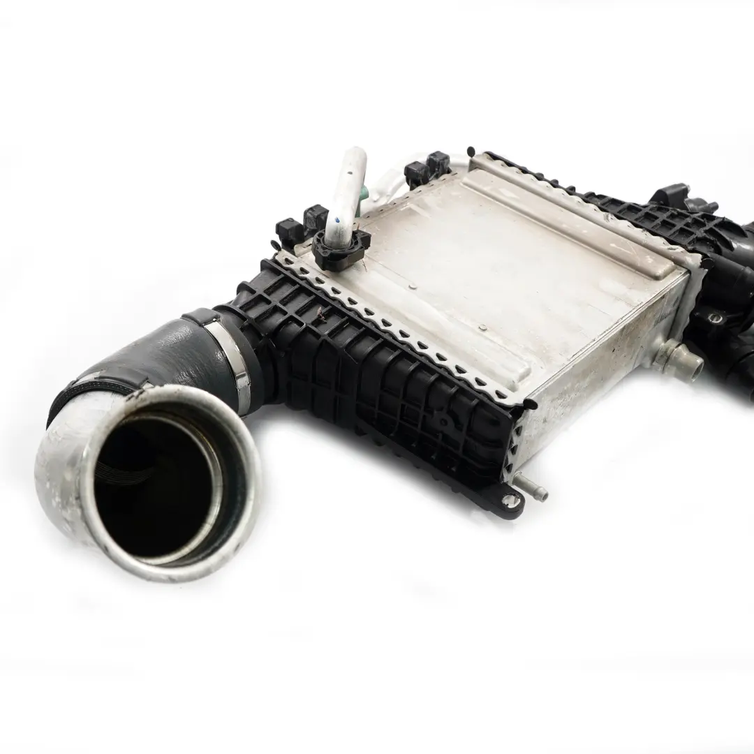 M264 Radiatore carica dell'aria per Intercooler Mercedes W205 W213 C238 con numero di parte A2640905300 Intercooler Mercedes W205 W213 C238 M264 Radiatore carica dell'aria - SKU A2640905300 - Numero di parte A2640905300