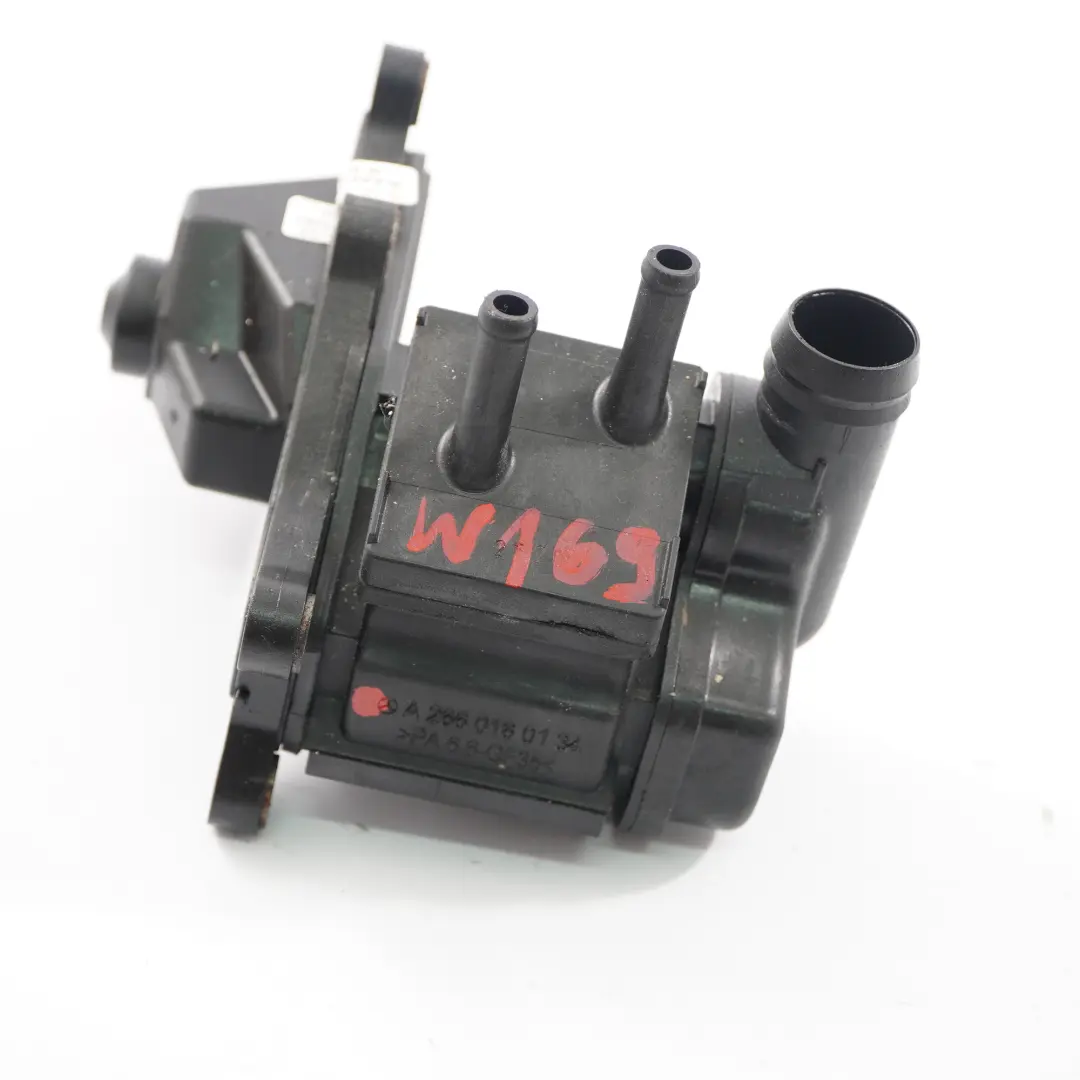 Separatore olio Mercedes W169 W245 M266 Valvola sfiato benzina per con numero di parte A2660160134 Separatore olio Mercedes W169 W245 M266 Valvola sfiato benzina - SKU A2660160134 - Numero di parte A2660160134