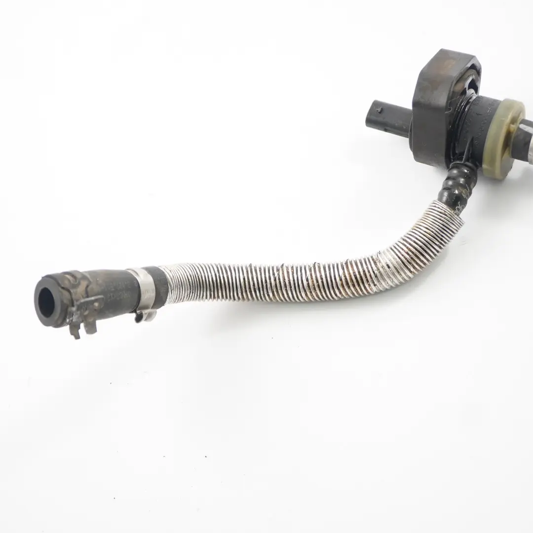 M270 Motor Purga Tubo Presión Manguera Línea Gasolina para Mercedes W176 con número de pieza A2700184300 Mercedes W176 M270 Motor Purga Tubo Presión Manguera Línea Gasolina - SKU A2700184300 - Número de pieza A2700184300
