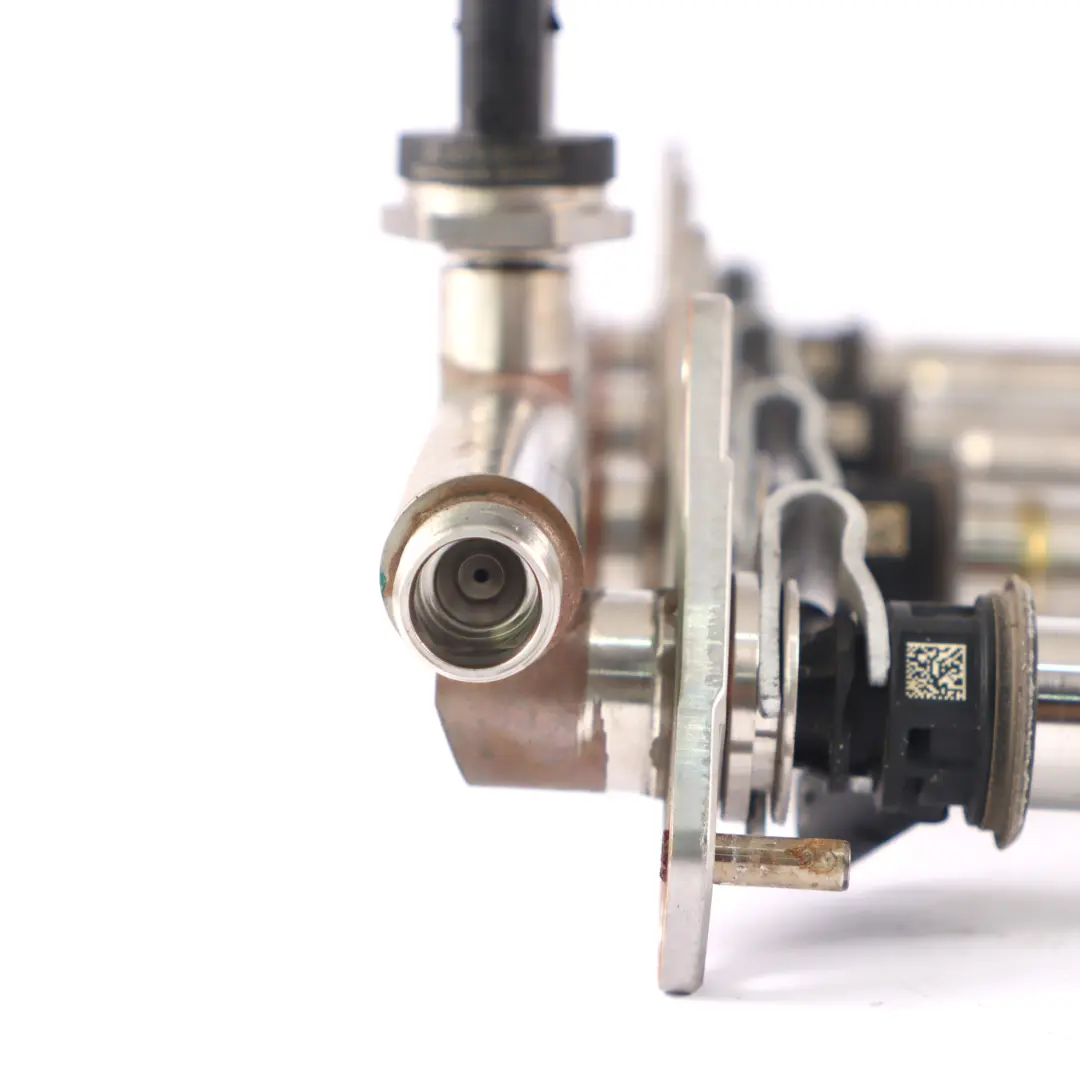 Injectors Rail Set to Mercedes W176 Petrol Fuel with Part number A2780700687 Mercedes W176 Petrol Fuel Injectors Rail Set - SKU A2700701595 - Part number A2780700687