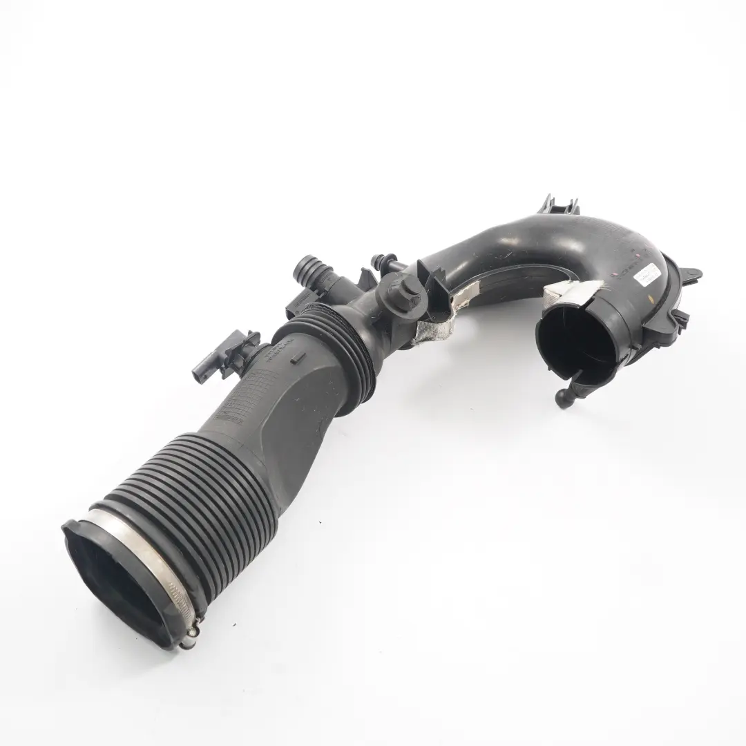 M270 Rura Dolot Powietrza Intercoolera do Mercedes C117 W176 W246 o numerze A2700901029 Mercedes C117 W176 W246 M270 Rura Dolot Powietrza Intercoolera - SKU A2700901029 - Numer Części A2700901029