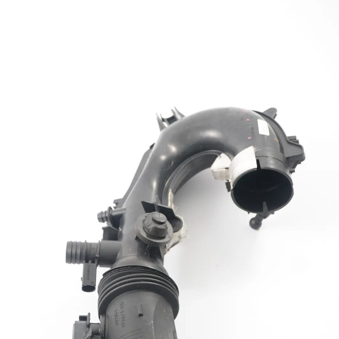 M270 Rura Dolot Powietrza Intercoolera do Mercedes C117 W176 W246 o numerze A2700901029 Mercedes C117 W176 W246 M270 Rura Dolot Powietrza Intercoolera - SKU A2700901029 - Numer Części A2700901029