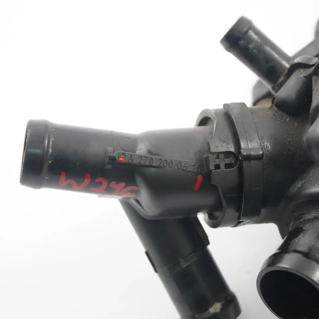 M270 Carcasa del termostato del refrigerante para Mercedes C117 W176 W246 con número de pieza A2702000615 Mercedes C117 W176 W246 M270 Carcasa del termostato del refrigerante - SKU A2702000615 - Número de pieza A2702000615