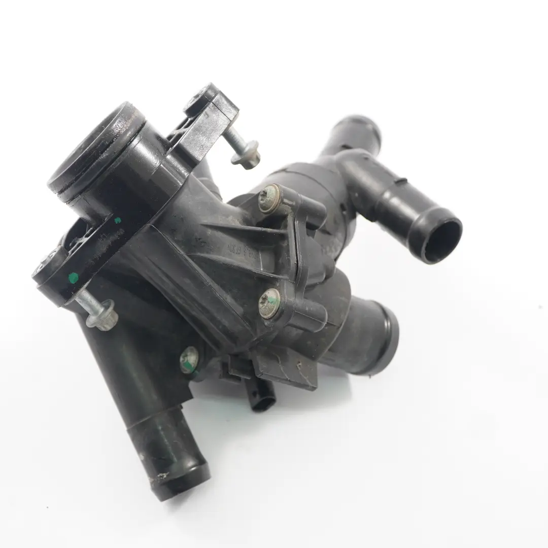 M270 Alloggiamento termostato refrigerante per Mercedes C117 W176 W246 con numero di parte A2702000615 Mercedes C117 W176 W246 M270 Alloggiamento termostato refrigerante - SKU A2702000615 - Numero di parte A2702000615