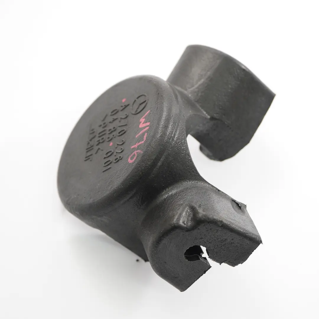 M270 Pompe Essence Injection Couvercle Isolation pour Mercedes W176 W246 à propos du numéro de pièce A2702260485 Mercedes W176 W246 M270 Pompe Essence Injection Couvercle Isolation - SKU A2702260485 - Numéro de pièce A2702260485