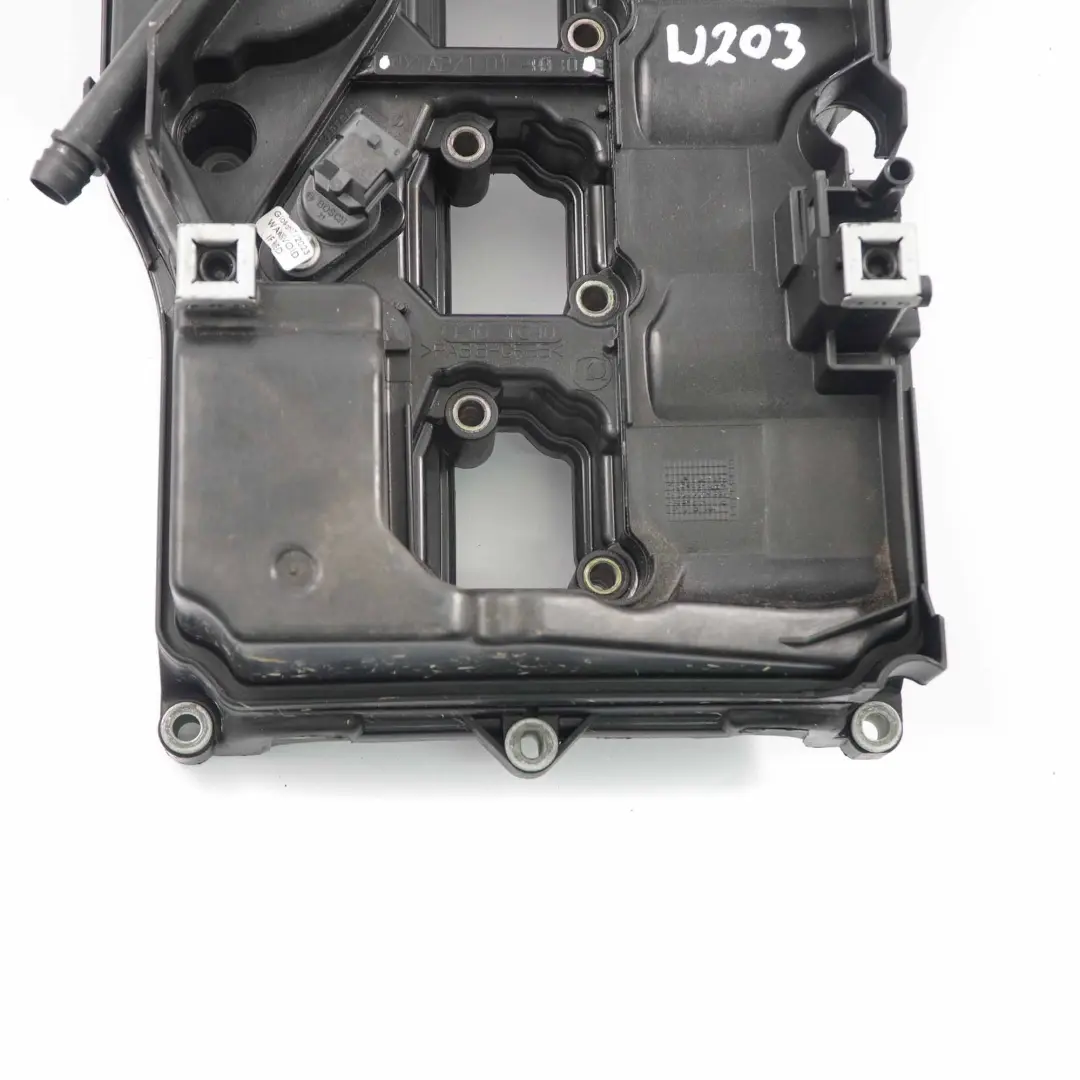 Couvercle Moteur Mercedes W203 W204 M271 Cylindre Panneau Culbuteur pour à propos du numéro de pièce A2710101030 Couvercle Moteur Mercedes W203 W204 M271 Cylindre Panneau Culbuteur - SKU A2710101030 - Numéro de pièce A2710101030