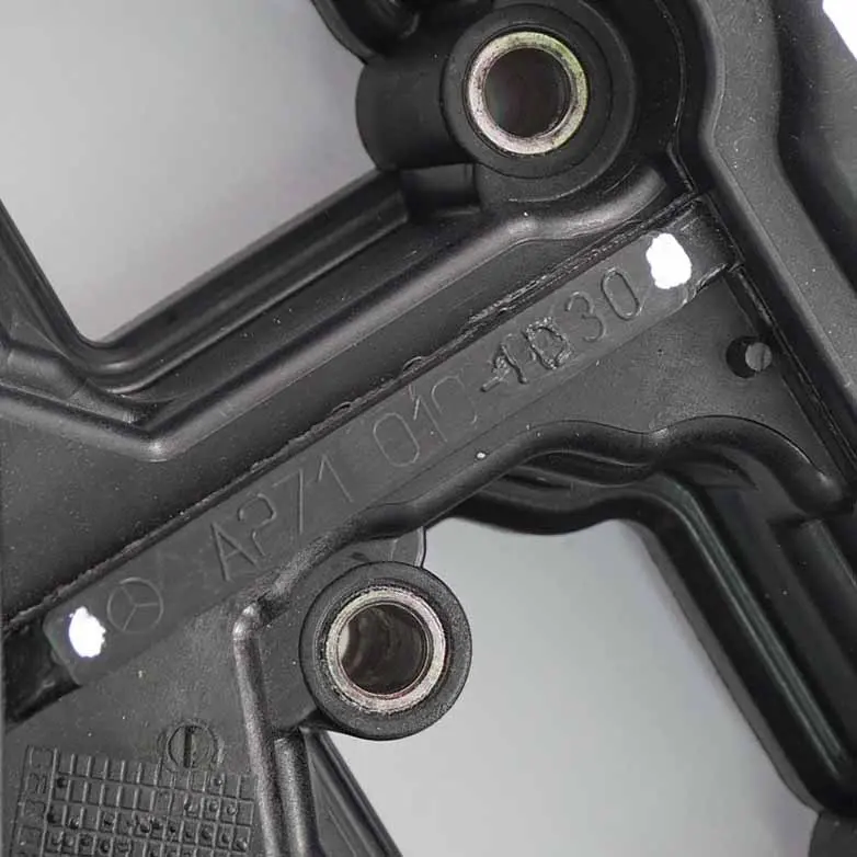 Couvercle Moteur Mercedes W203 W204 M271 Cylindre Panneau Culbuteur pour à propos du numéro de pièce A2710101030 Couvercle Moteur Mercedes W203 W204 M271 Cylindre Panneau Culbuteur - SKU A2710101030 - Numéro de pièce A2710101030