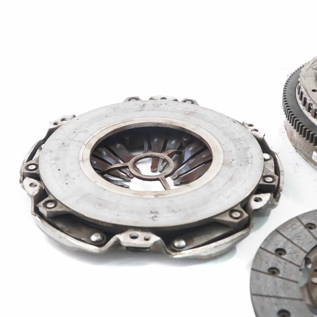 M271 Zwei massen schwungrad Kupplungssatz für Mercedes W204 mit Teilenummer A2710301705 Mercedes W204 M271 Zwei massen schwungrad Kupplungssatz - SKU A2710301705 - Teilenummer A2710301705