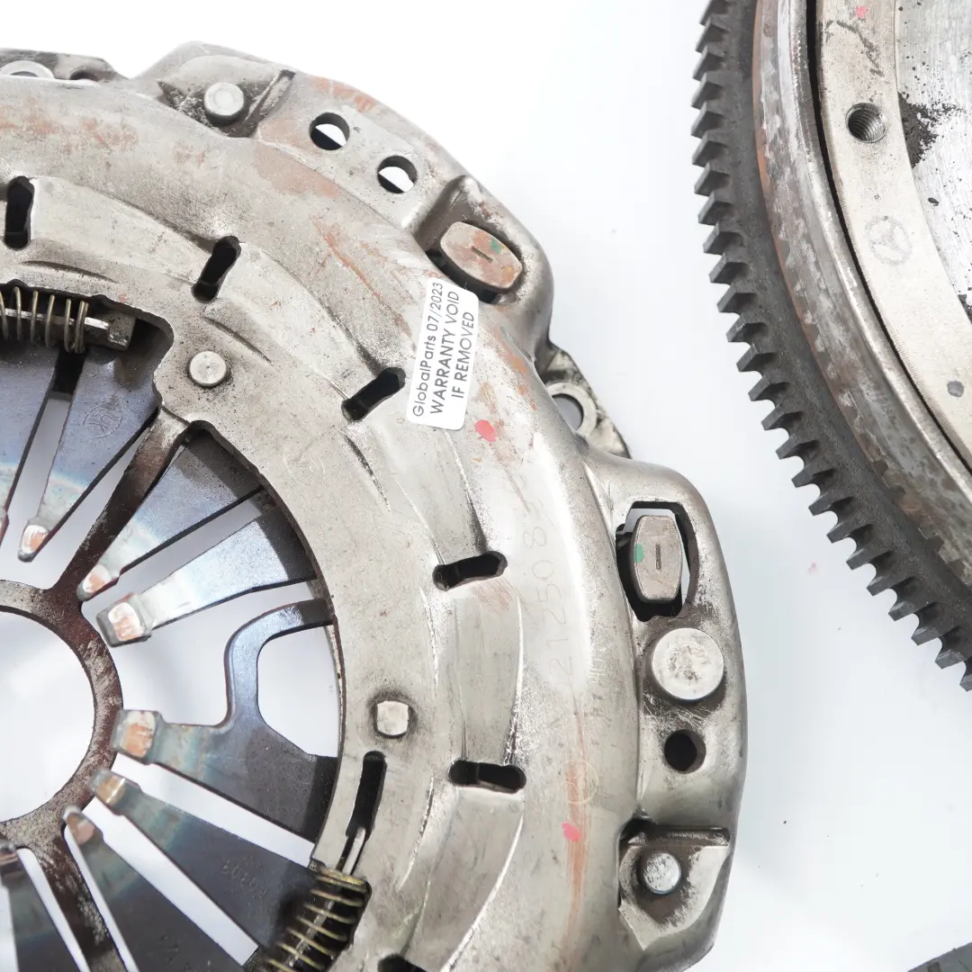 M271 Zwei massen schwungrad Kupplungssatz für Mercedes W204 mit Teilenummer A2710301705 Mercedes W204 M271 Zwei massen schwungrad Kupplungssatz - SKU A2710301705 - Teilenummer A2710301705