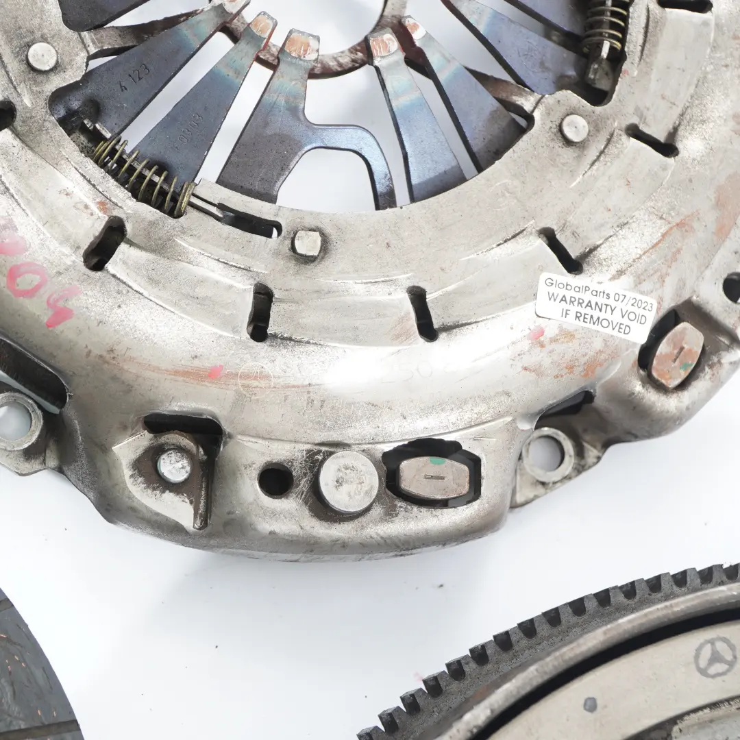 M271 Zwei massen schwungrad Kupplungssatz für Mercedes W204 mit Teilenummer A2710301705 Mercedes W204 M271 Zwei massen schwungrad Kupplungssatz - SKU A2710301705 - Teilenummer A2710301705