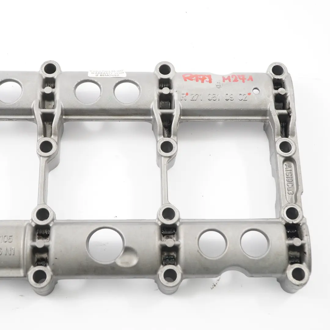 Benziner M271 Nockenwellen Lagerhalter Obere Abdeckung für Mercedes SLK R171 mit Teilenummer A2710510902 Mercedes SLK R171 Benziner M271 Nockenwellen Lagerhalter Obere Abdeckung - SKU A2710510902 - Teilenummer A2710510902