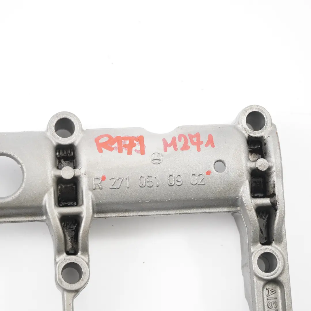 Benziner M271 Nockenwellen Lagerhalter Obere Abdeckung für Mercedes SLK R171 mit Teilenummer A2710510902 Mercedes SLK R171 Benziner M271 Nockenwellen Lagerhalter Obere Abdeckung - SKU A2710510902 - Teilenummer A2710510902