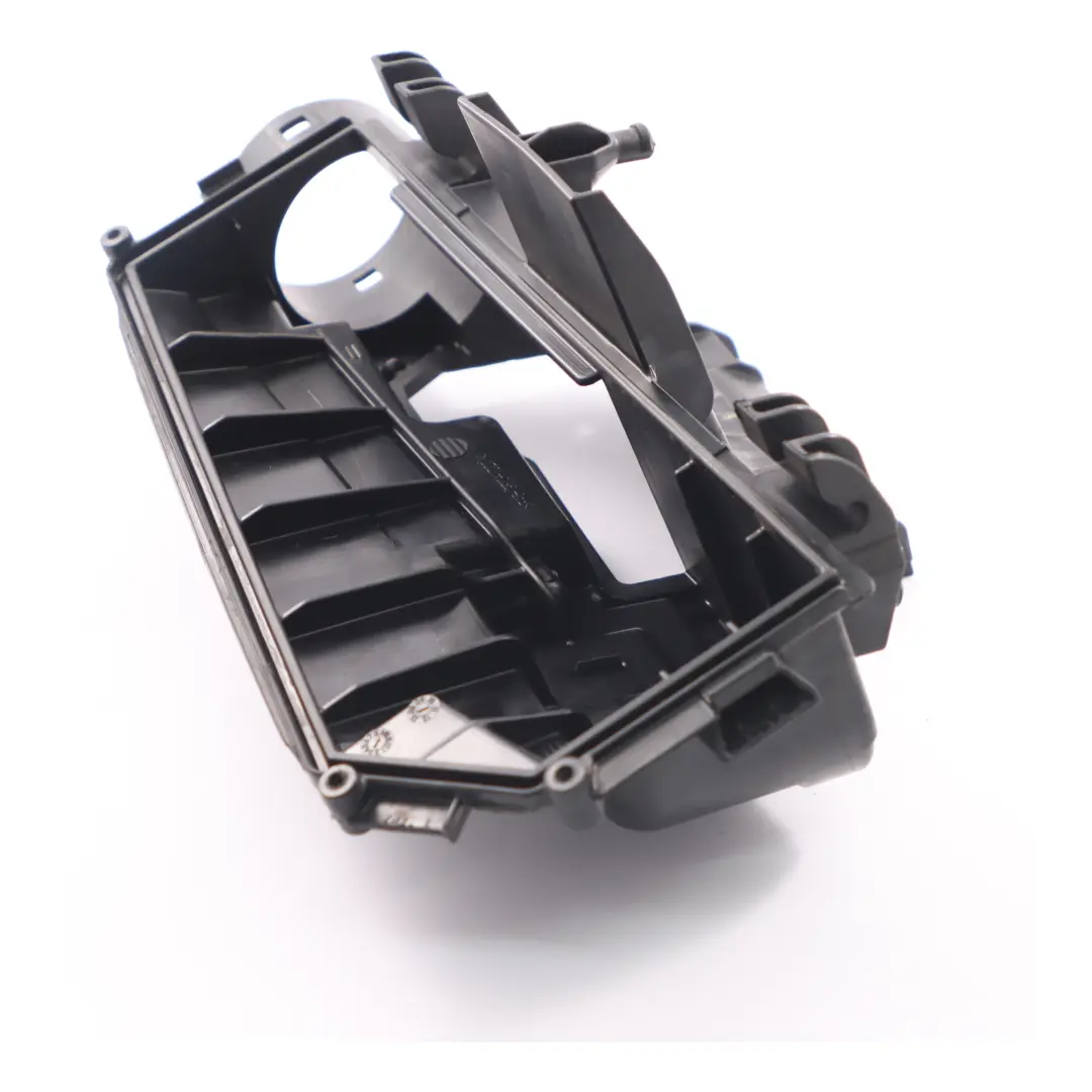 M271 inférieur du boîtier du filtre d'admission d'air pour Mercedes W204 à propos du numéro de pièce A2710901601 Mercedes W204 M271 inférieur du boîtier du filtre d'admission d'air - SKU A2710901601 - Numéro de pièce A2710901601