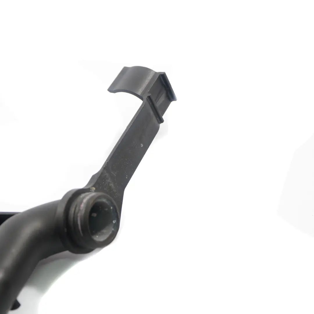 M271 Motore a Benzina Connettore Tubo dell'acqua per Mercedes W203 con numero di parte A2712001352 Mercedes W203 M271 Motore a Benzina Connettore Tubo dell'acqua - SKU A2712001352 - Numero di parte A2712001352