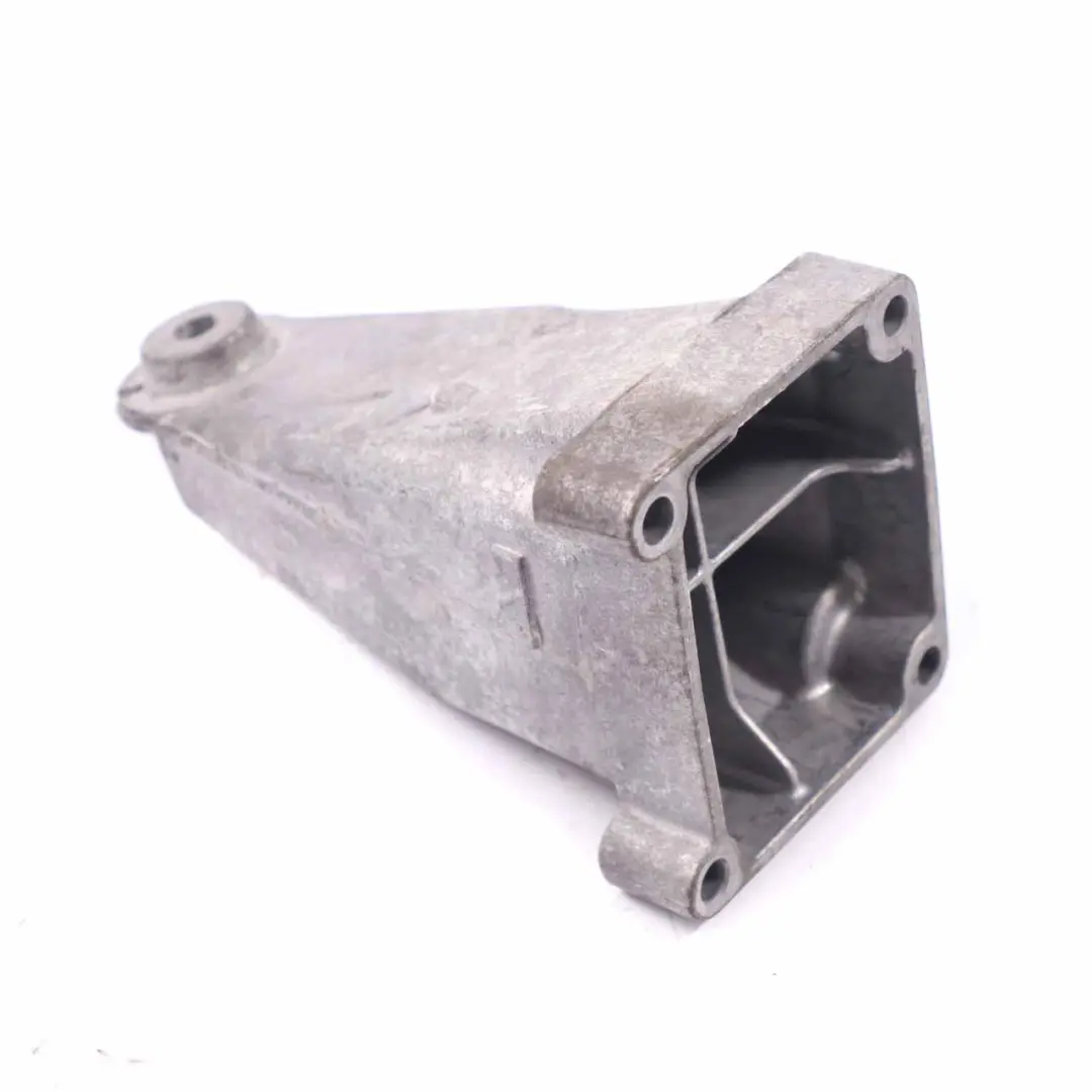 M271 Petrol Engine Mount Right O/S Support Bracket to Mercedes W204 with Part number A2712231804 Mercedes W204 M271 Petrol Engine Mount Right O/S Support Bracket - SKU A2712231804 - Part number A2712231804