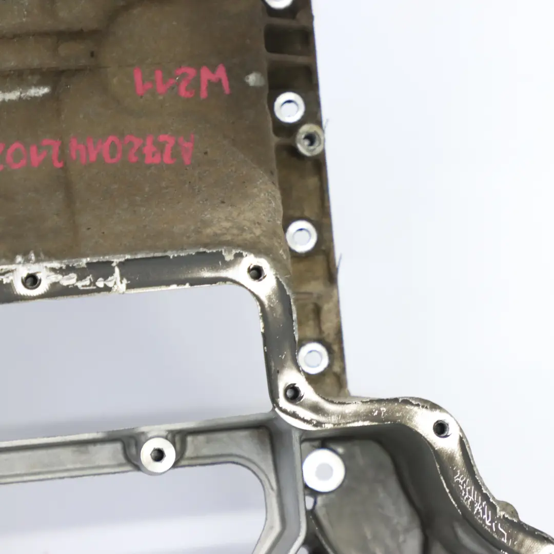 Carter d'huile Mercedes W211 essence M272 Carter d'huile supérieur pour à propos du numéro de pièce A2720142102 Carter d'huile Mercedes W211 essence M272 Carter d'huile supérieur - SKU A2720142102 - Numéro de pièce A2720142102