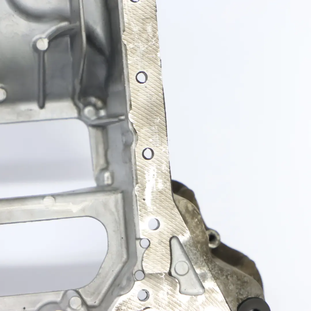 Cárter de aceite Mercedes W211 Motor de gasolina M272 Cárter de aceite superior para con número de pieza A2720142102 Cárter de aceite Mercedes W211 Motor de gasolina M272 Cárter de aceite superior - SKU A2720142102 - Número de pieza A2720142102