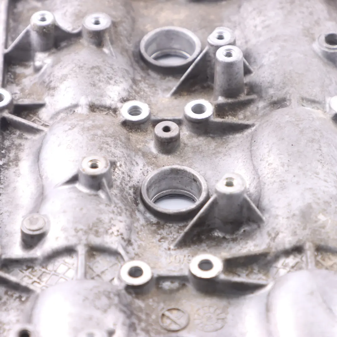 Tapa de válvula Mercedes W211 Gasolina M272 Derecha Tapa de culata para con número de pieza A2720161305 Tapa de válvula Mercedes W211 Gasolina M272 Derecha Tapa de culata - SKU A2720161305 - Número de pieza A2720161305