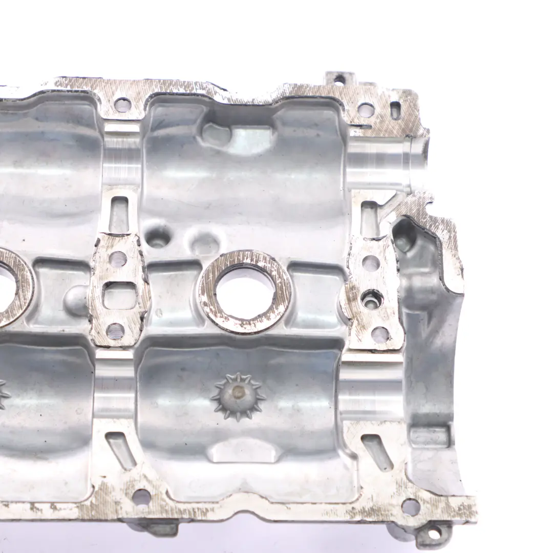 Couvercle soupape Mercedes W211 Petrol M272 Couvercle culasse droit - SKU A2720161305 - Numéro de pièce A2720161305