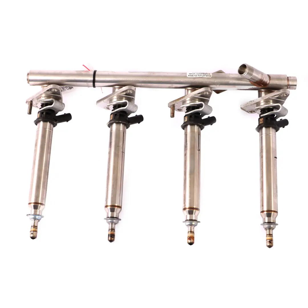 M274 Benzina Iniezione Rail Iniettore per Mercedes W205 con numero di parte A2740700995 Mercedes W205 M274 Benzina Iniezione Rail Iniettore - SKU A2740700995 - Numero di parte A2740700995