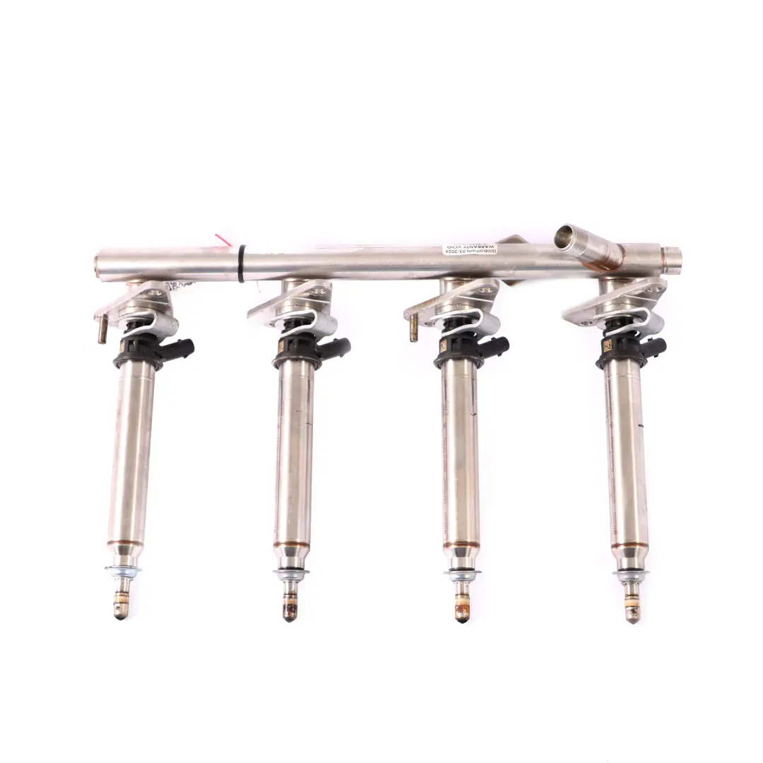M274 Benzina Iniezione Rail Iniettore per Mercedes W205 con numero di parte A2740700995 Mercedes W205 M274 Benzina Iniezione Rail Iniettore - SKU A2740700995 - Numero di parte A2740700995