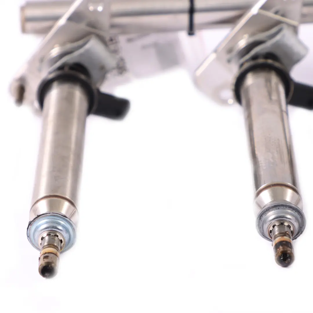 Mercedes W205 M274 Gasolina Rail Inyección Inyector - SKU A2740700995 - Número de pieza A2740700995