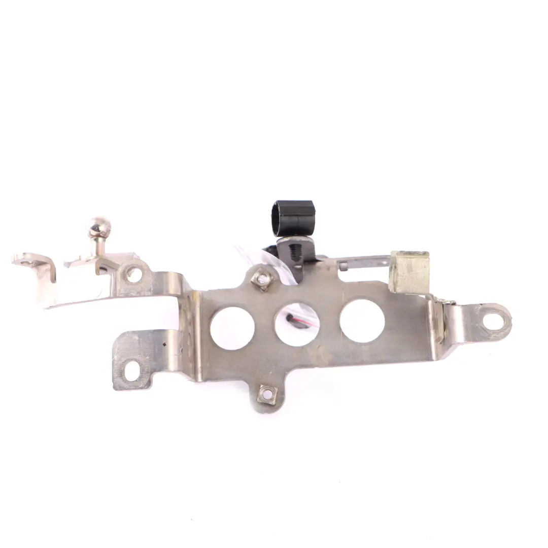 Wspornik Mocowanie Osprzętu Silnika do Mercedes W204 o numerze A2742230040 Mercedes W204 Wspornik Mocowanie Osprzętu Silnika - SKU A2742230040 - Numer Części A2742230040