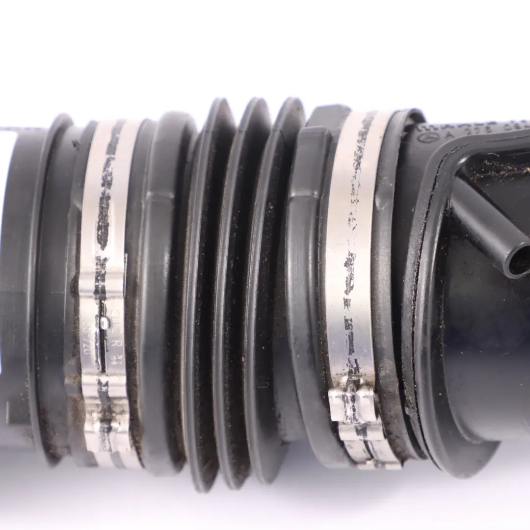 benzina OM276 Tubo di aspirazione della scatola dell'aria a destra per Mercedes W205 con numero di parte A2760940697 Mercedes W205 benzina OM276 Tubo di aspirazione della scatola dell'aria a destra - SKU A2760940697 - Numero di parte A2760940697