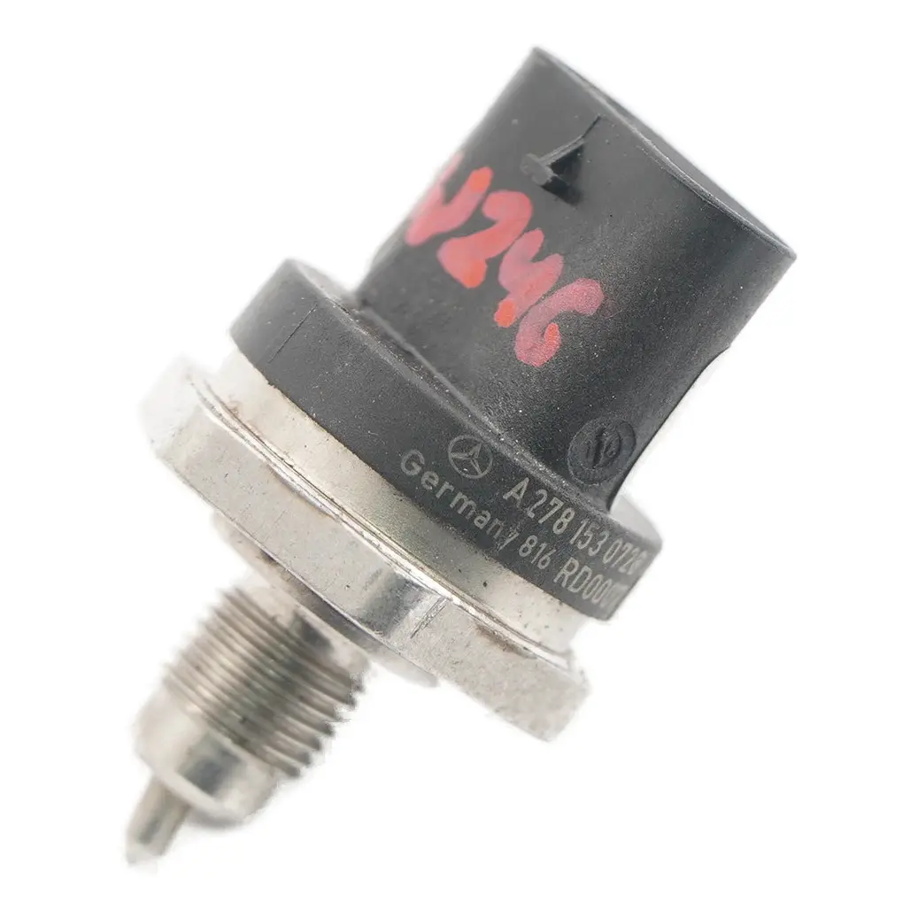 Sensore pressione carburante temperatura carburante per Mercedes W246 W221 W204 con numero di parte A2781530728 Mercedes W246 W221 W204 Sensore pressione carburante temperatura carburante - SKU A2781530728 - Numero di parte A2781530728