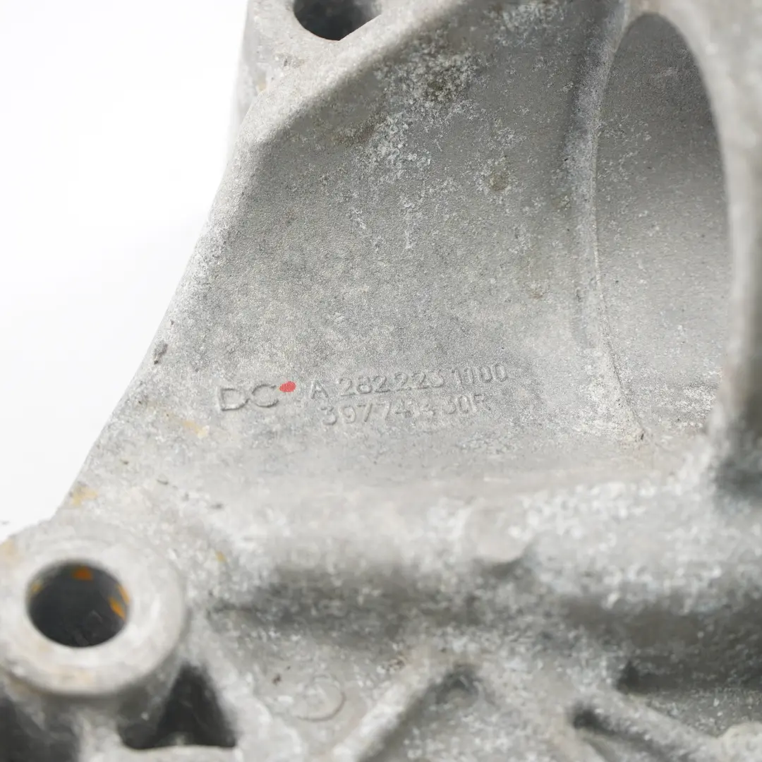 M282 Wspornik Zawieszenia Silnika Łapa do Mercedes W177 o numerze A2822232600 Mercedes W177 M282 Wspornik Zawieszenia Silnika Łapa - SKU A2822232600 - Numer Części A2822232600