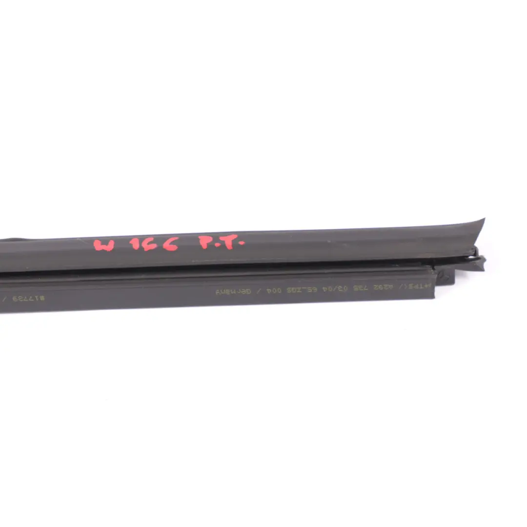 Mercedes ML350 W166 Finestrino posteriore destro interno guarnizione Weathership - SKU A2927350465 - Numero di parte A2927350465