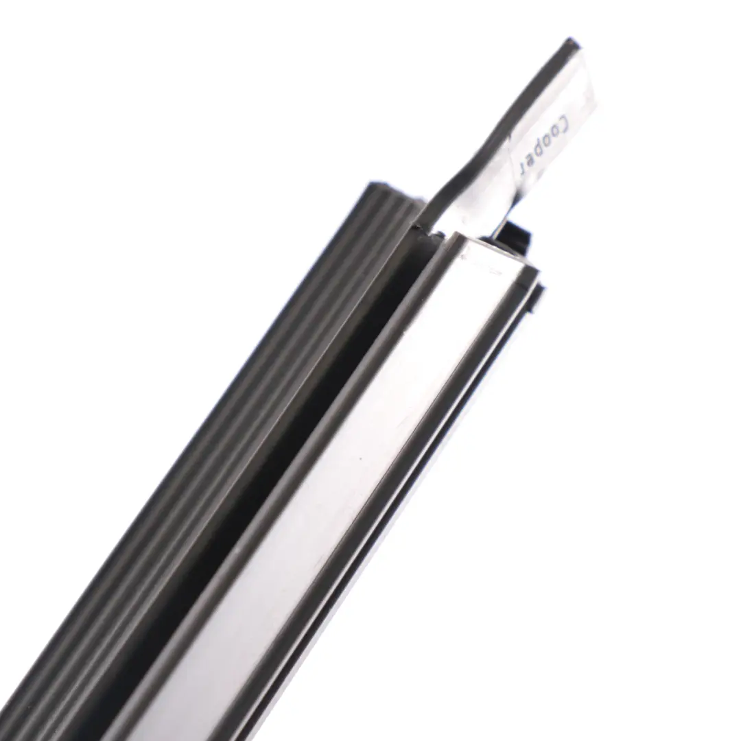 ML350 W166 Fenêtre porte arrière droite Joint d'étanchéité pour Mercedes à propos du numéro de pièce A2927350465 Mercedes ML350 W166 Fenêtre porte arrière droite Joint d'étanchéité - SKU A2927350465 - Numéro de pièce A2927350465