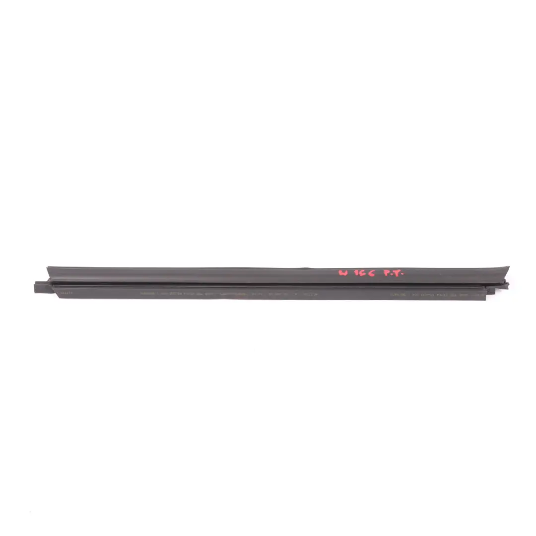 Mercedes ML350 W166 Finestrino posteriore destro interno guarnizione Weathership - SKU A2927350465 - Numero di parte A2927350465
