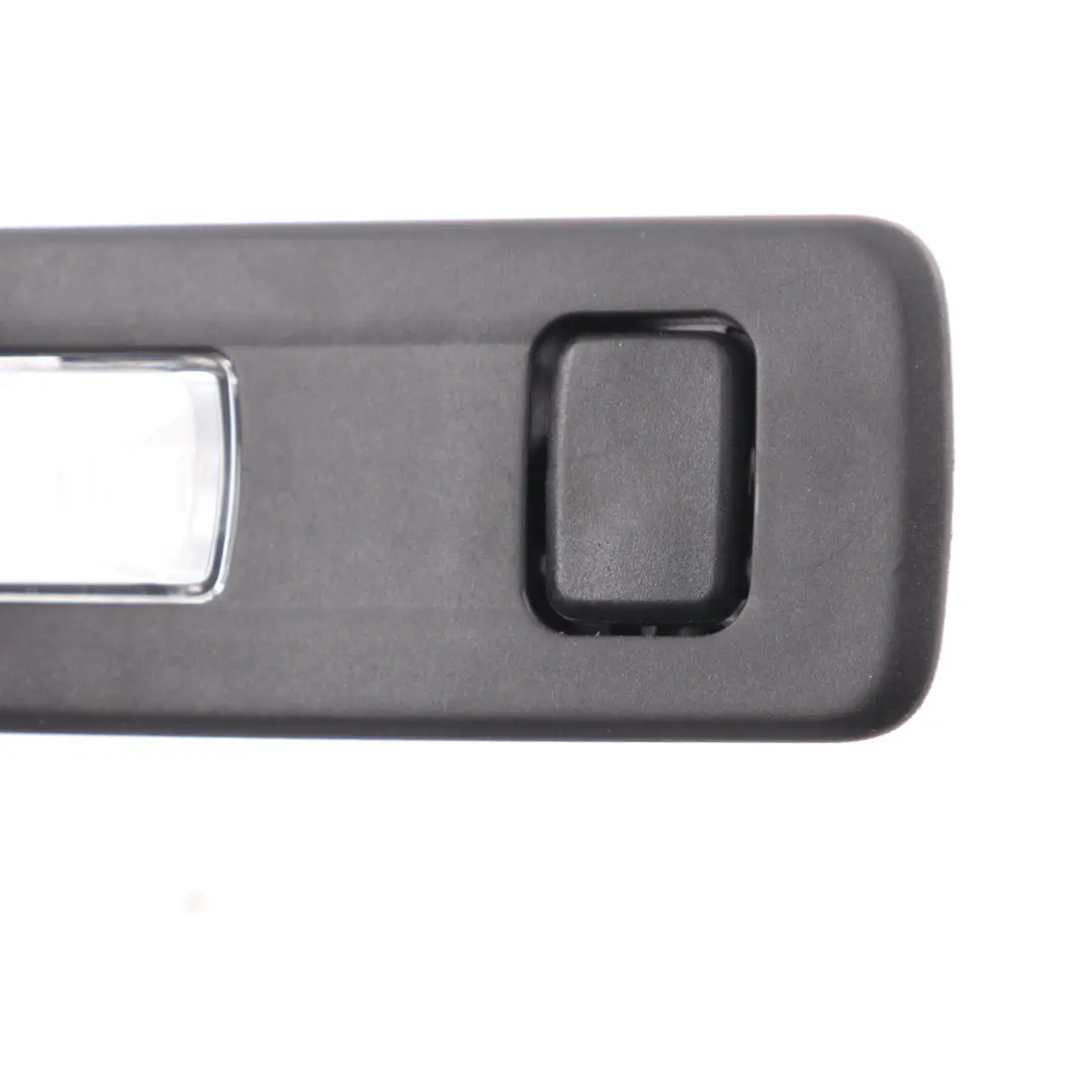 Mercedes W177 Plafonnier Intérieur Arrière Gauche Crochet Vêtements - SKU A2928100140 - Numéro de pièce A2928100140