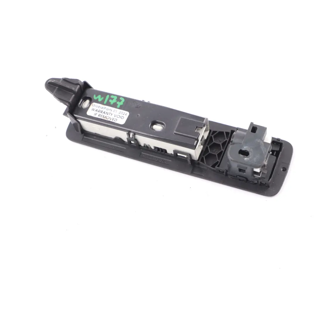 Mercedes W177 Plafonnier Intérieur Arrière Gauche Crochet Vêtements - SKU A2928100140 - Numéro de pièce A2928100140