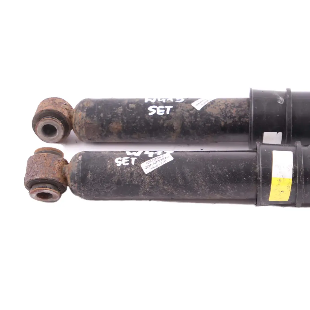 Amortiguador de muelle trasero izquierdo derecho juego para Mercedes W415 con número de pieza A4153260200 Mercedes W415 Amortiguador de muelle trasero izquierdo derecho juego - SKU A4153260200 - Número de pieza A4153260200