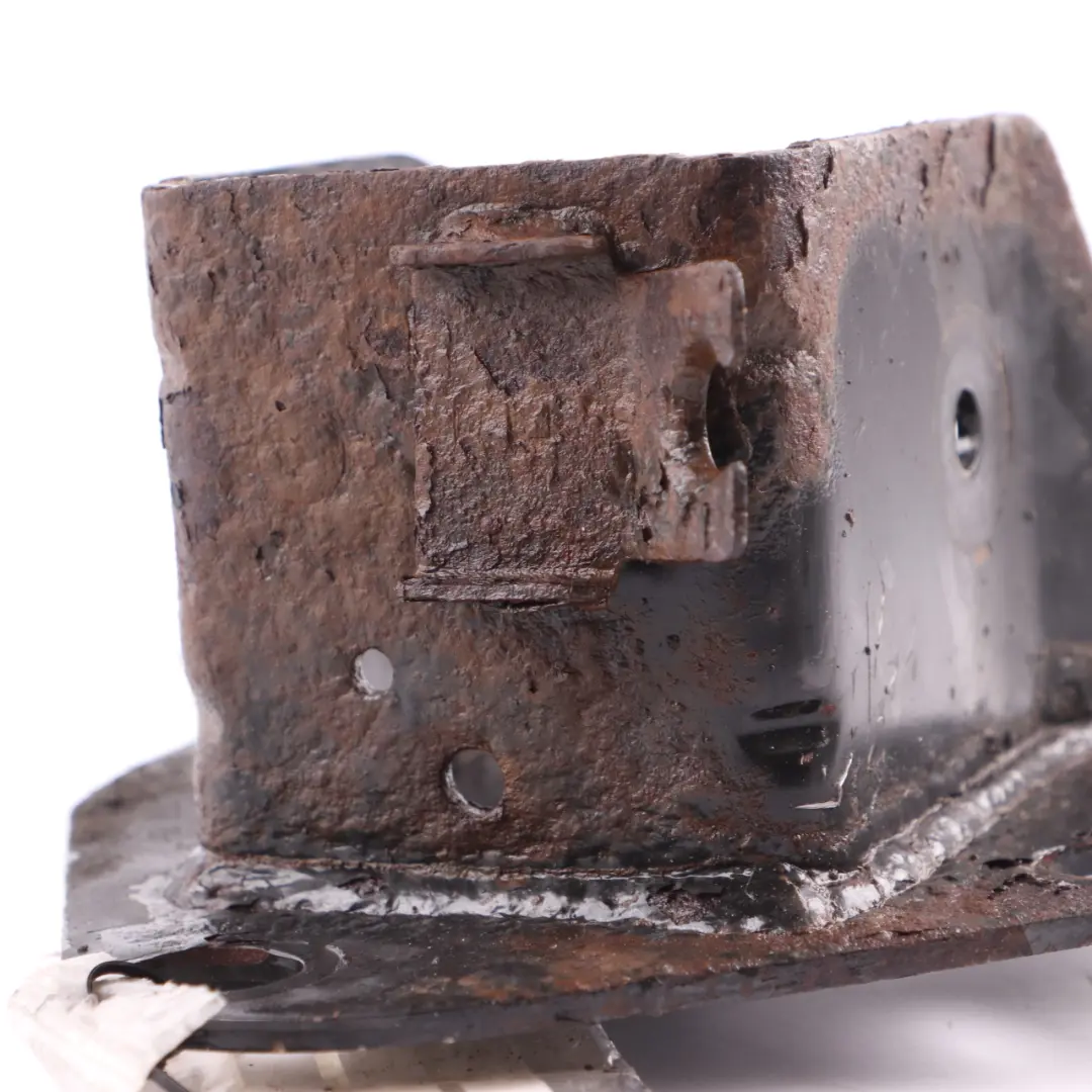 Support Essieu Arrière Droit pour Mercedes W415 à propos du numéro de pièce A4153520700 Mercedes W415 Support Essieu Arrière Droit - SKU A4153520700 - Numéro de pièce A4153520700