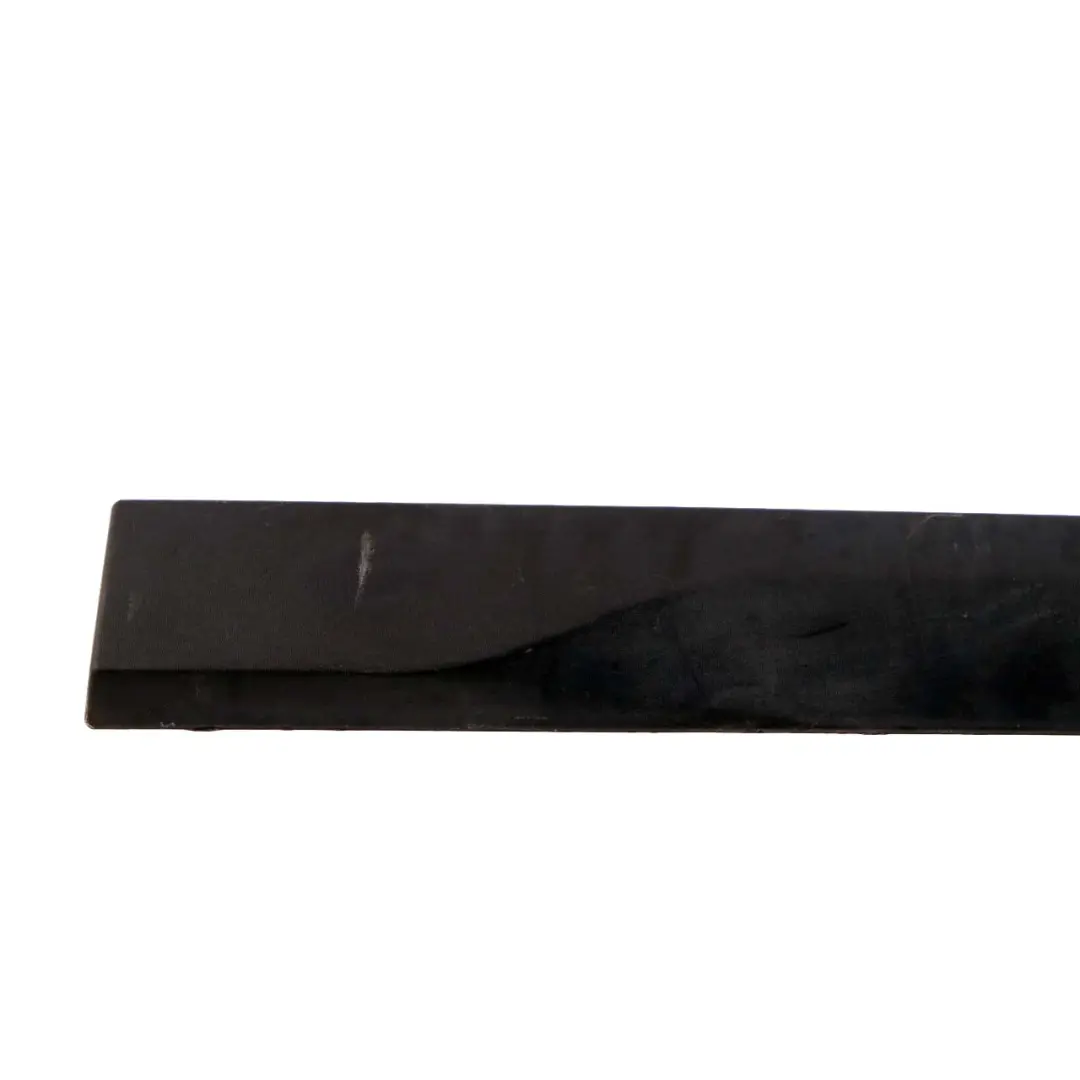 Striscia rivestimento posteriore sinistro Pannello copertura nero per Mercedes W415 con numero di parte A4156971662 Mercedes W415 Striscia rivestimento posteriore sinistro Pannello copertura nero - SKU A4156971662 - Numero di parte A4156971662
