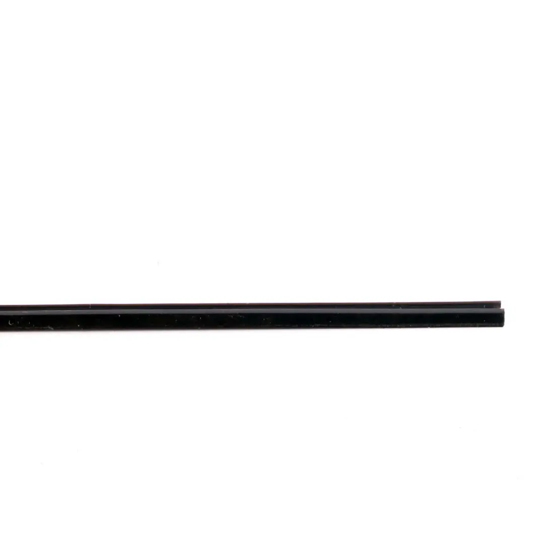Mercedes W415 Citan Bande d'étanchéité de vitre avant gauche Noir - SKU A4157250165 - Numéro de pièce A4157250165