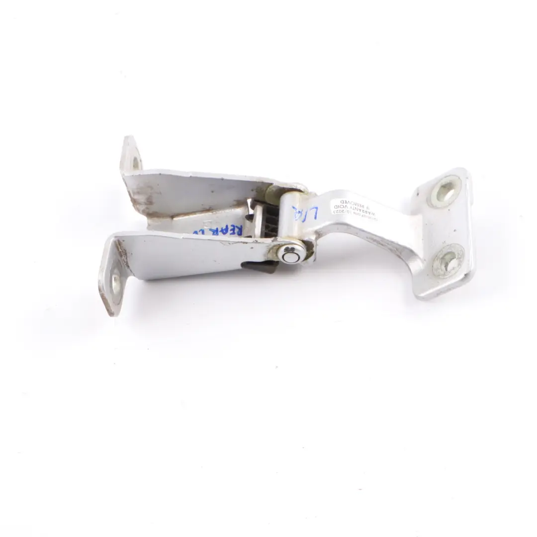 Bisagra Puerta Trasera Izquierda Derecha Brilliant Silver 9744 para Mercedes W415 con número de pieza A4157400237 Mercedes W415 Bisagra Puerta Trasera Izquierda Derecha Brilliant Silver 9744 - SKU A4157400237-BRS - Número de pieza A4157400237