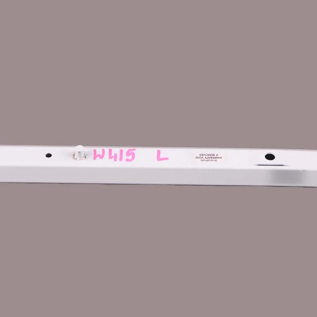 Prowadnica Drzwi Przesuwnych Tylna Lewa do Mercedes Citan W415 o numerze A4157601200 Mercedes Citan W415 Prowadnica Drzwi Przesuwnych Tylna Lewa - SKU A4157601200 - Numer Części A4157601200