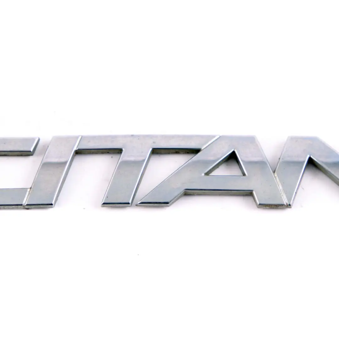 Emblema Portellone Posteriore Lettera Aderente per Mercedes W415 Citan con numero di parte A4158170200 Mercedes W415 Citan Emblema Portellone Posteriore Lettera Aderente - SKU A4158170200 - Numero di parte A4158170200