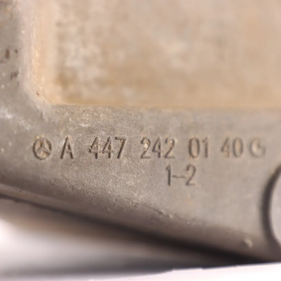 OM622 Motore Assale Anteriore Supporto Staffa per Mercedes Vito W447 con numero di parte A4472420140 Mercedes Vito W447 OM622 Motore Assale Anteriore Supporto Staffa - SKU A4472420140 - Numero di parte A4472420140