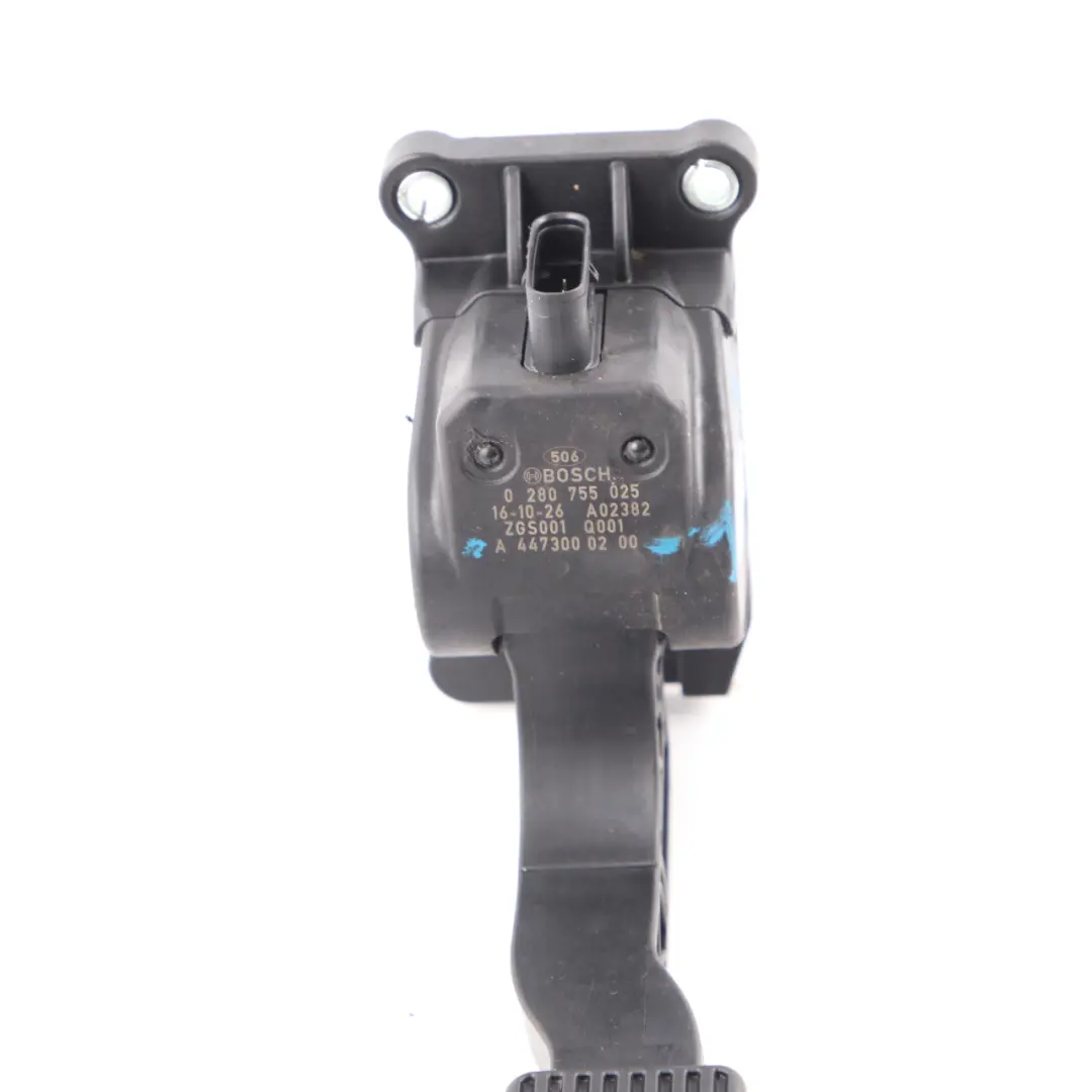 Pedał Potencjometr Gazu do Mercedes W447 W639 W906 o numerze A4473000200 Mercedes W447 W639 W906 Pedał Potencjometr Gazu - SKU A4473000200-1 - Numer Części A4473000200