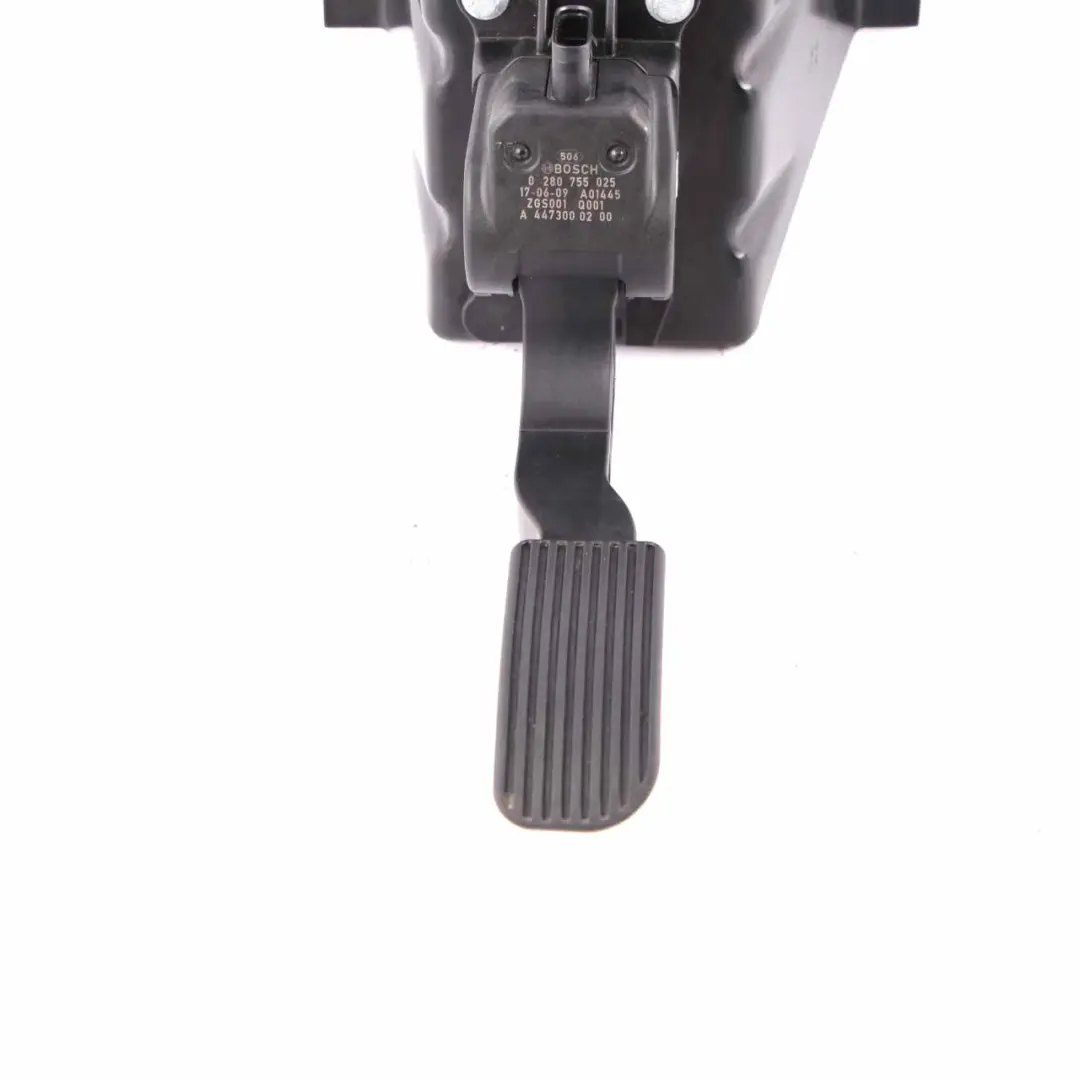 Accelerator Throttle Pedal Unit Manual W447 to Mercedes W639 W906 with Part number A4473000200 Mercedes W639 W906 Accelerator Throttle Pedal Unit Manual W447 - SKU A4473000200 - Part number A4473000200