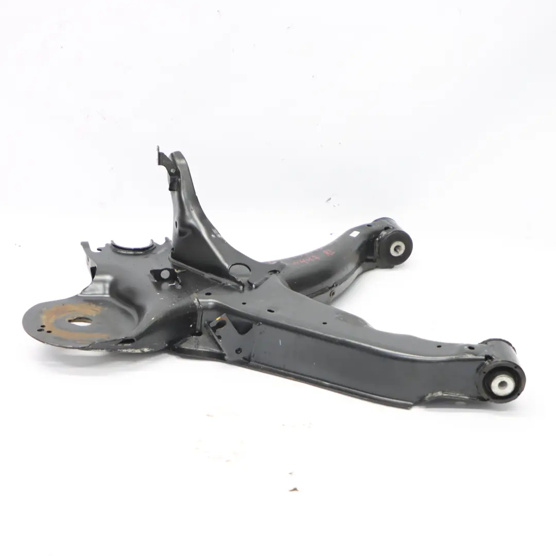 Zwrotnica Piasta Zawieszenia Koła Lewa Tylna do Mercedes W447 o numerze A4473505300 Mercedes W447 Zwrotnica Piasta Zawieszenia Koła Lewa Tylna - SKU A4473505300-1 - Numer Części A4473505300