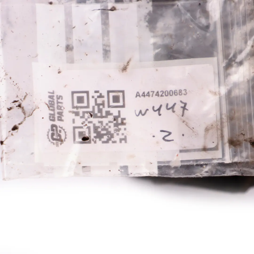 Support d'étrier de frein arrière gauche pour Mercedes W447 à propos du numéro de pièce A4474200683 Mercedes W447 Support d'étrier de frein arrière gauche - SKU A4474200683 - Numéro de pièce A4474200683